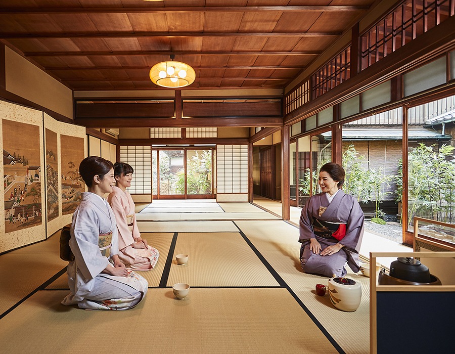 Tea ceremony wearing Kimono in Kyoto