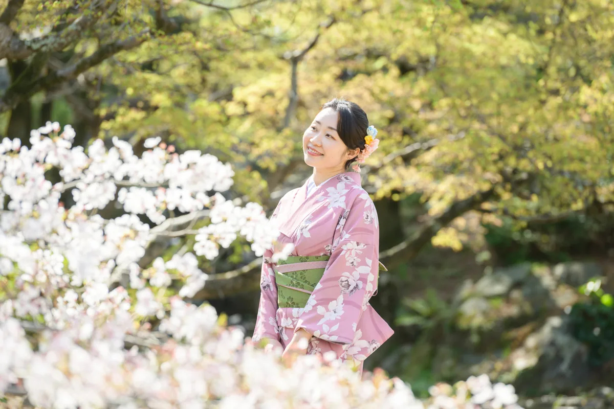 A guest walking through a seasonal Kyoto garden