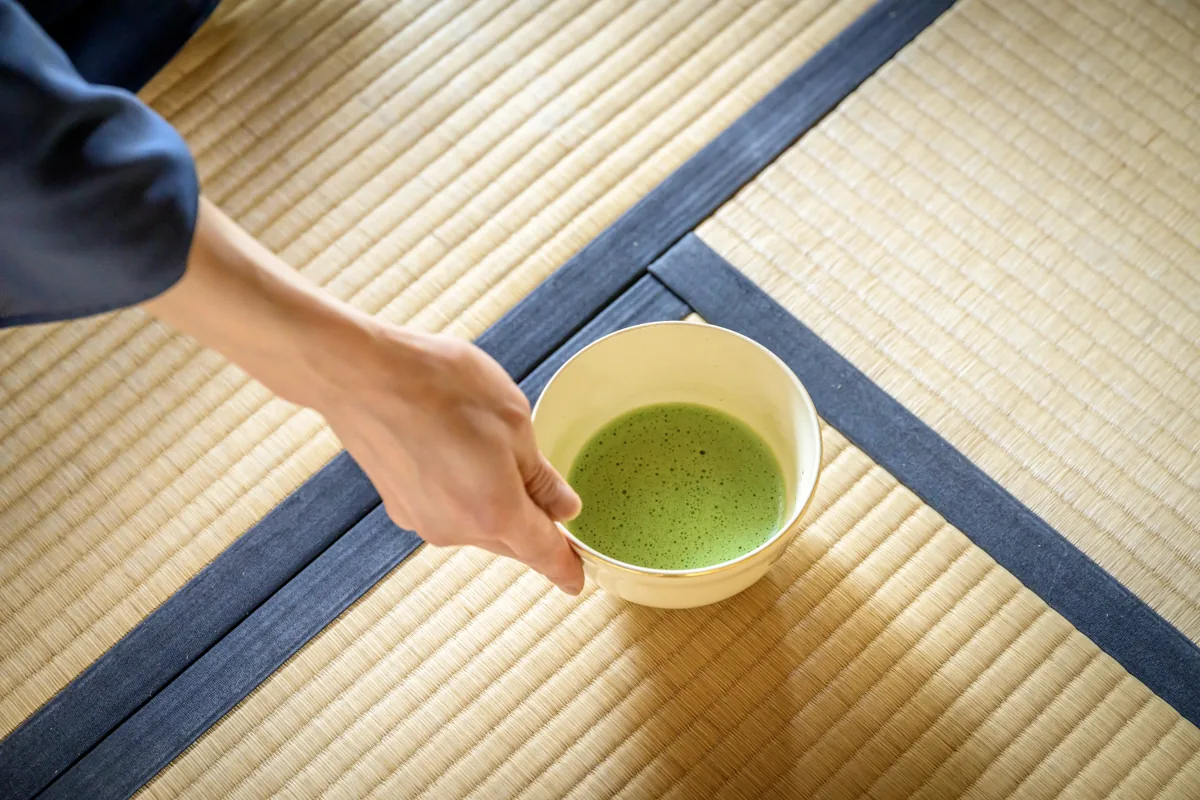 A fresh bowl of matcha on tatami