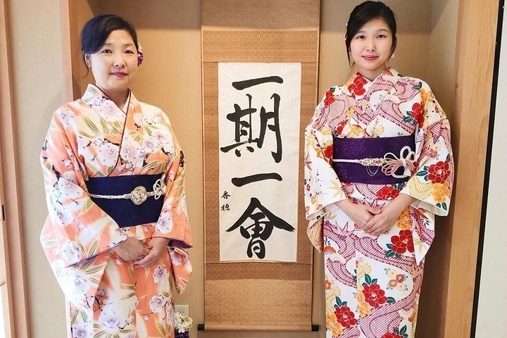 Buying Japanese Kimono - Tea Ceremony Japan Experiences MAIKOYA