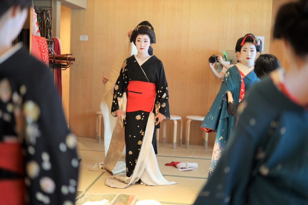 Geisha Makeover Experience Kyoto - Tea Ceremony Japan Experiences MAIKOYA