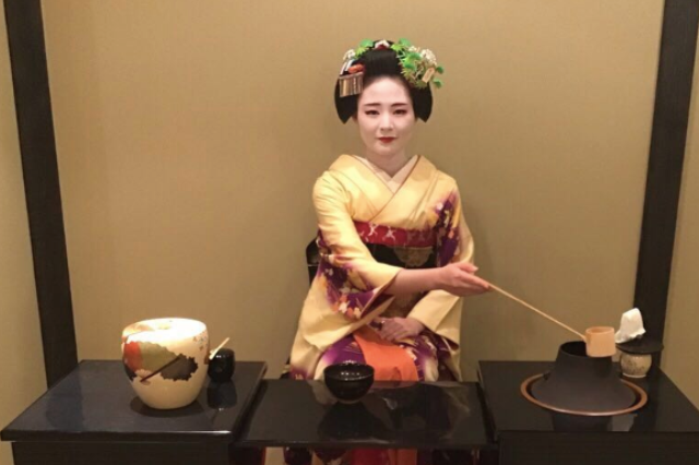 Geisha(Maiko) Tea Ceremony & Show in Kyoto GION