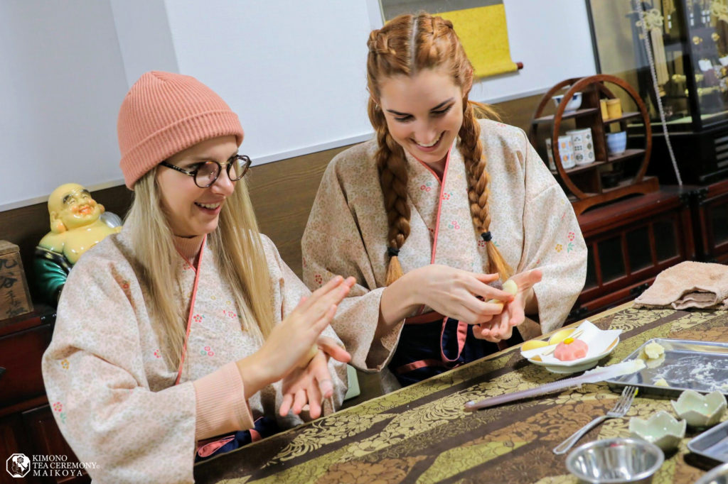 Japanese Sweets Making and Tea Ceremony in Kyoto Maikoya