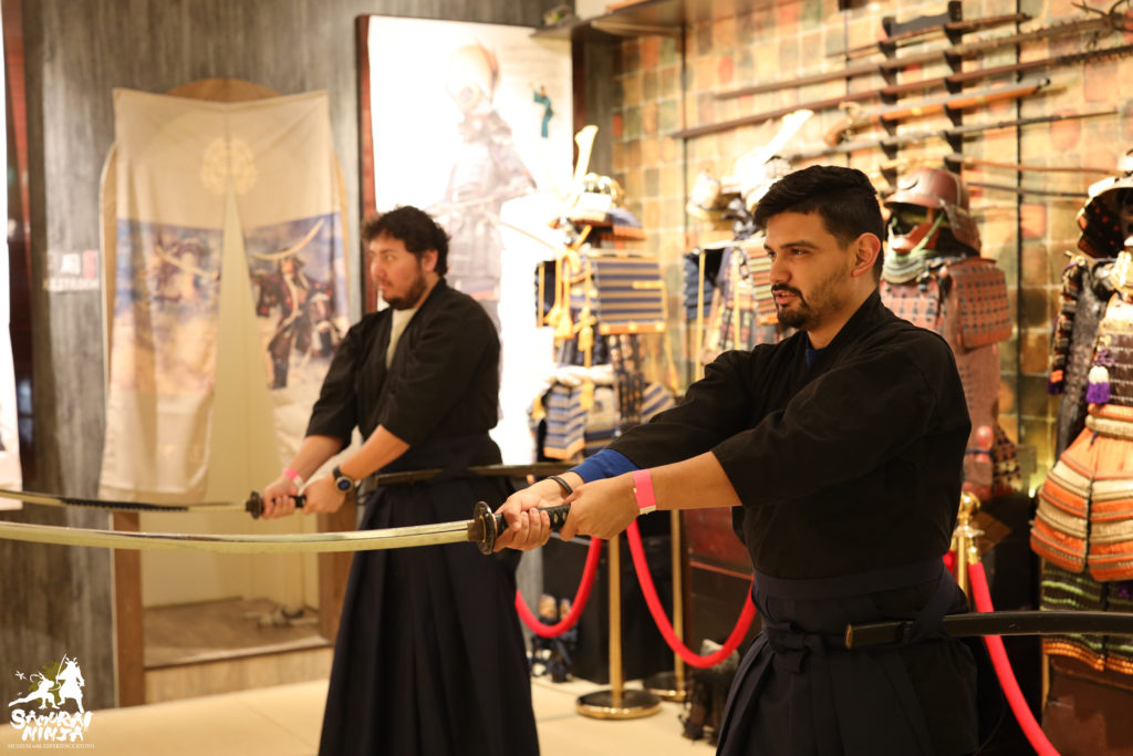 Samurai fashion guide – Should you wear your sword blade-up or