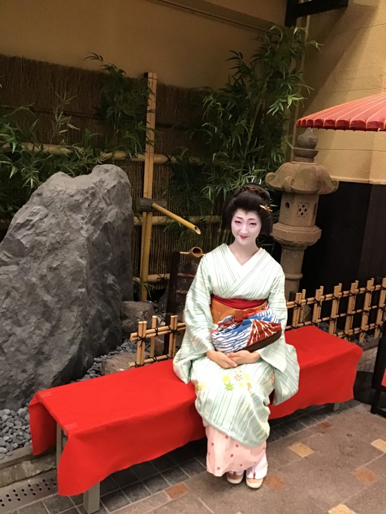 Kintsugi experience at Maikoya