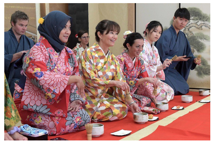 About Kimono Tea Ceremony Maikoya Certificates, Credentials