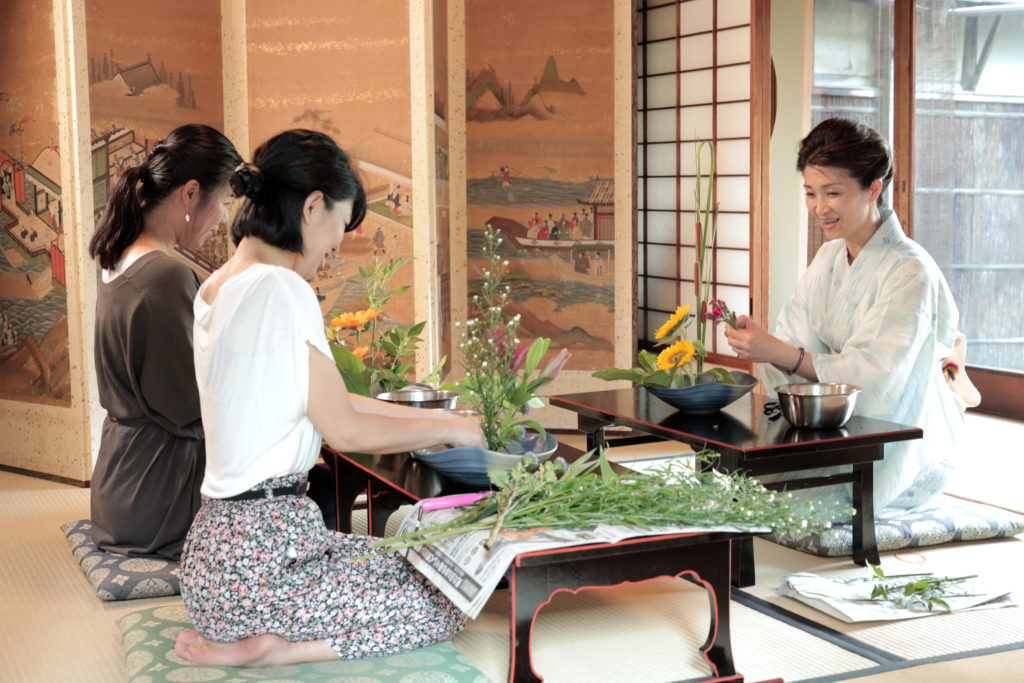 Ikebana Flower Arranging experience in Kyoto