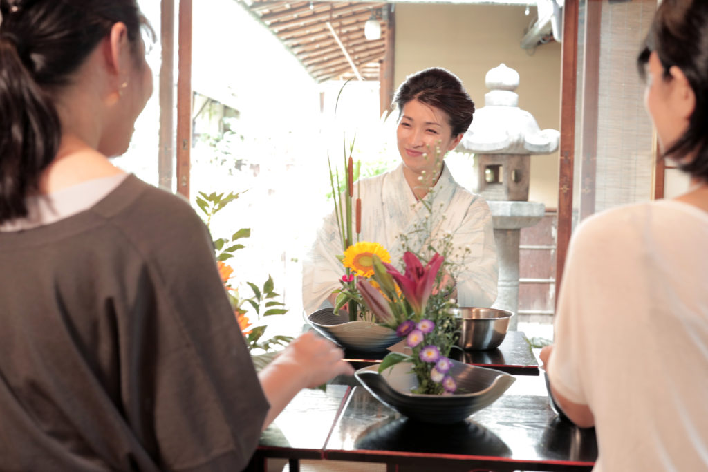 Private Ikebana experience in Kyoto Gion Kiyomizu – Flower Arranging