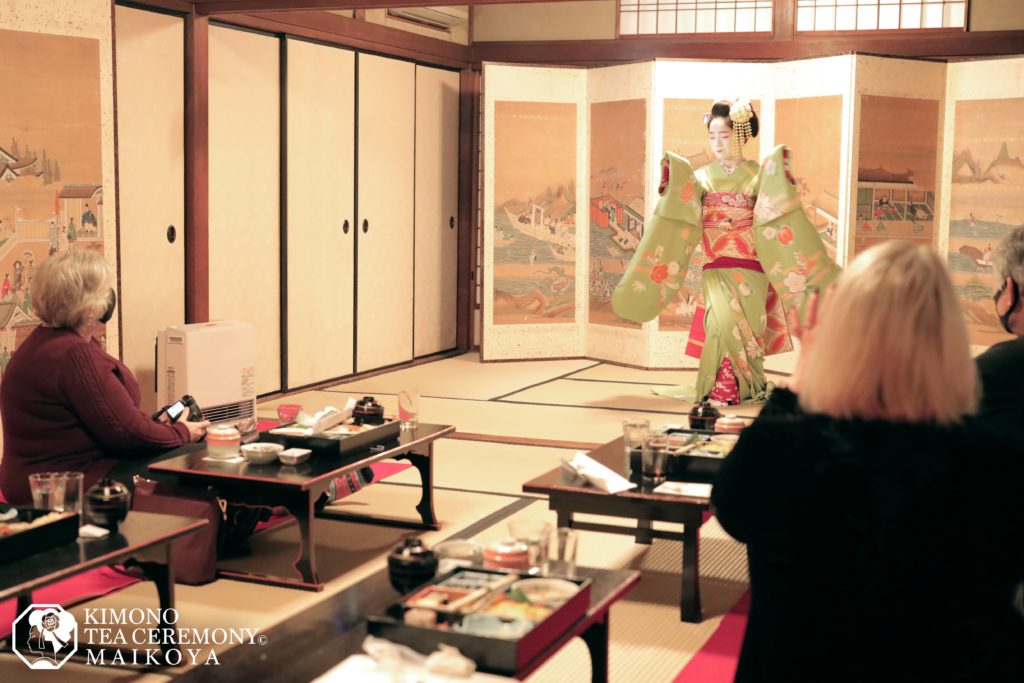 Private Geisha Dinner Show in Kyoto at a Traditional Machiya - Tea ...