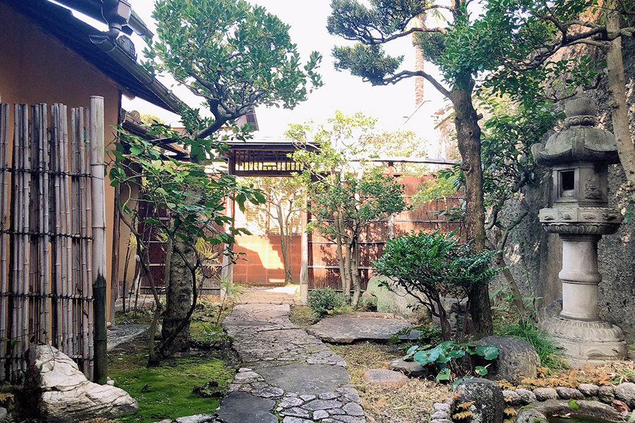 tea garden in gion maikoya