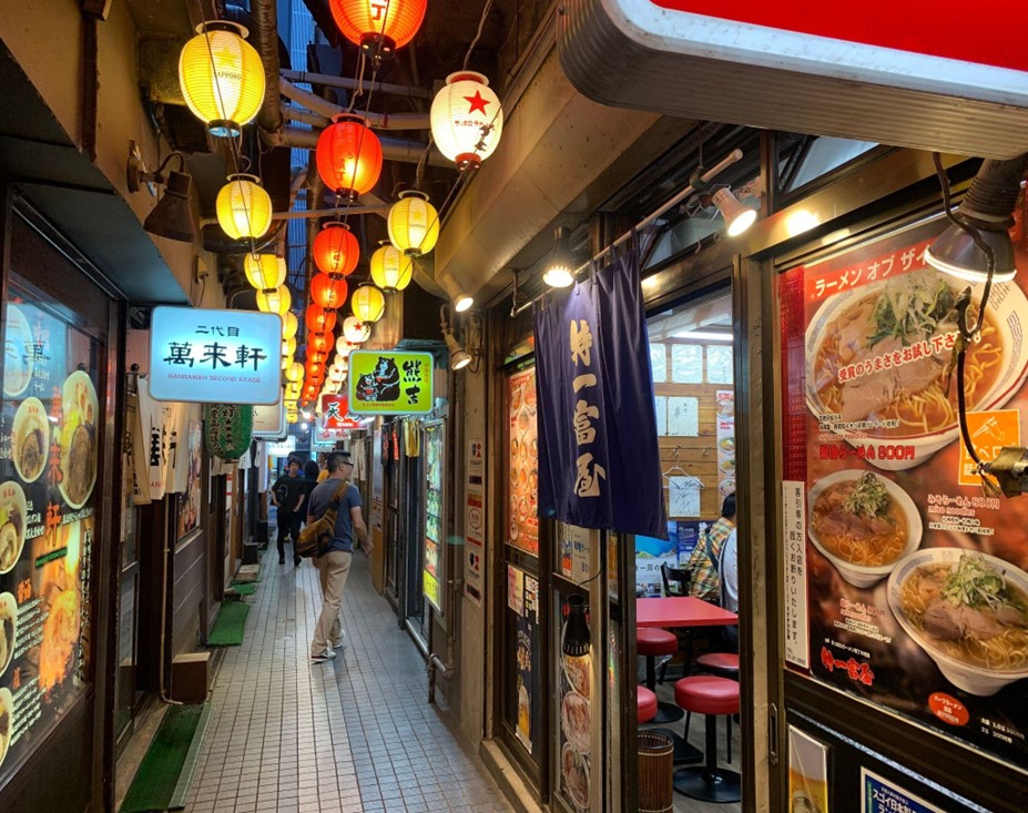 Top 3 most popular food in the area and a recommended ramen shop in Omoide Yokocho Golden Gai